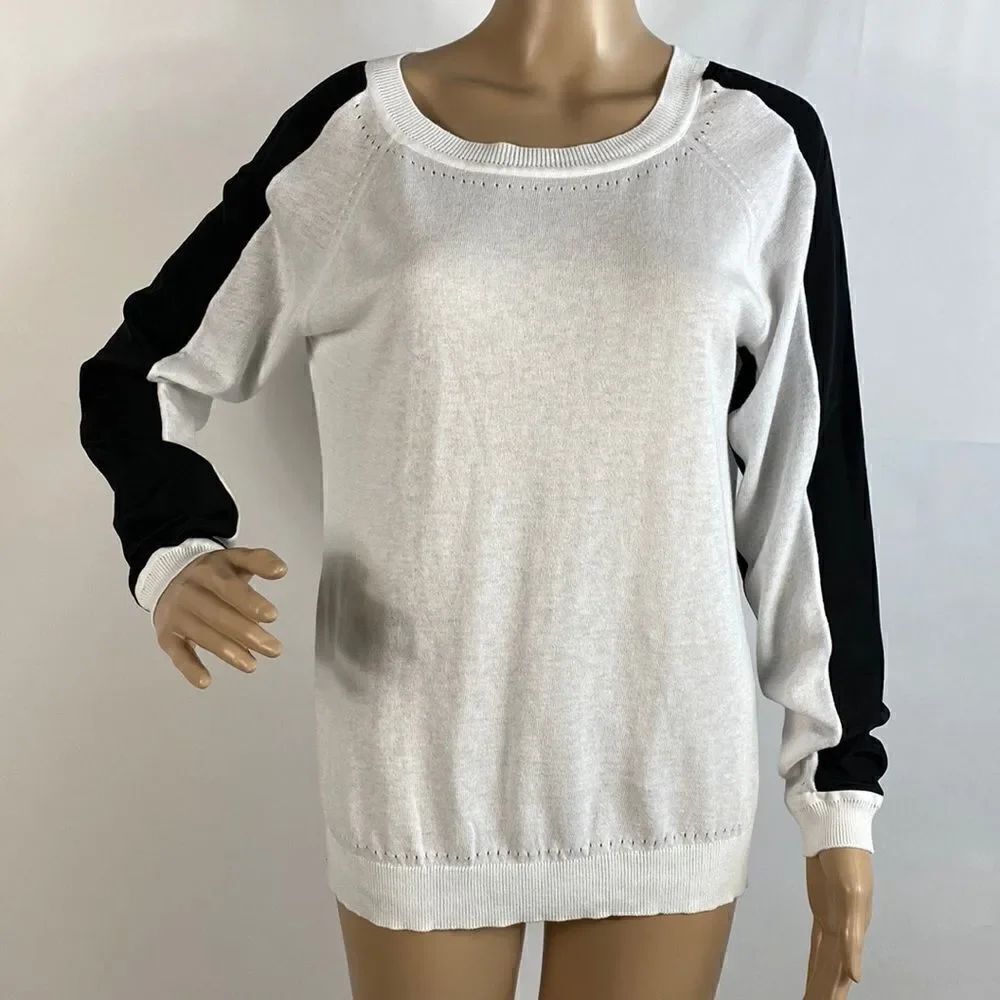 ❤️Last Chance Mixed media black & white long sleeve blouse size M